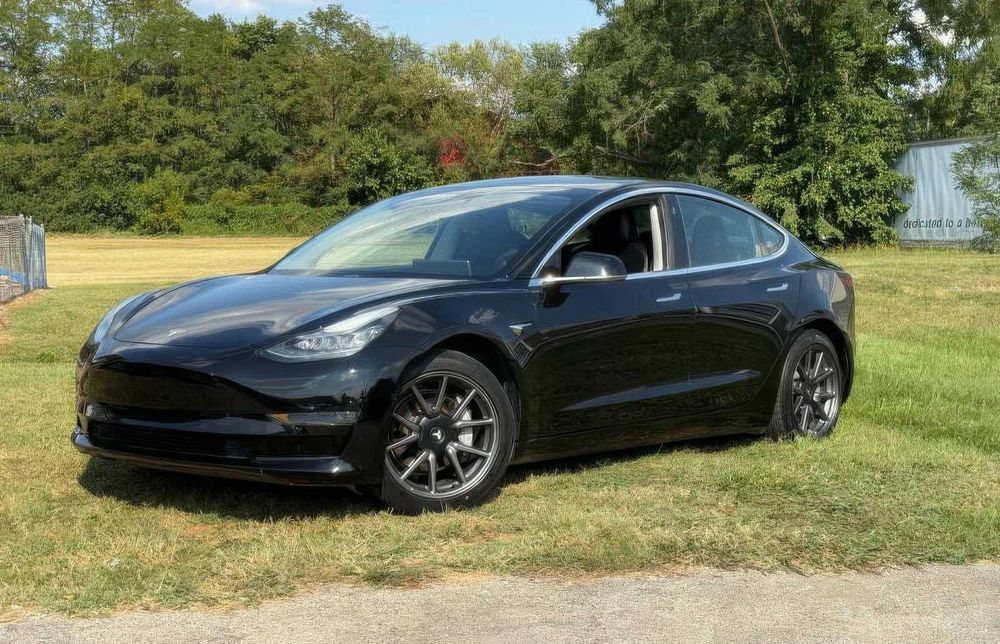 Tesla Model 3      2020