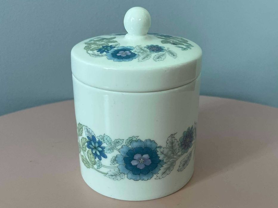 Porcelanowy pojemnik cukiernica Wedgwood Clementine