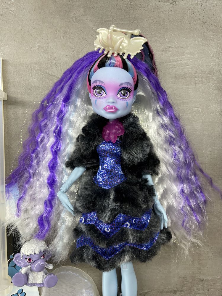 Коллекционная кукла монстер хай Monster High Abbey BOMINABLE