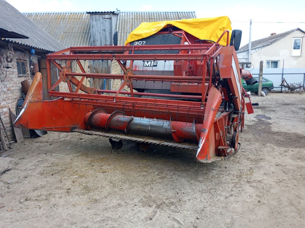 Продам зернозбиральний комбайн Massey Ferguson 307