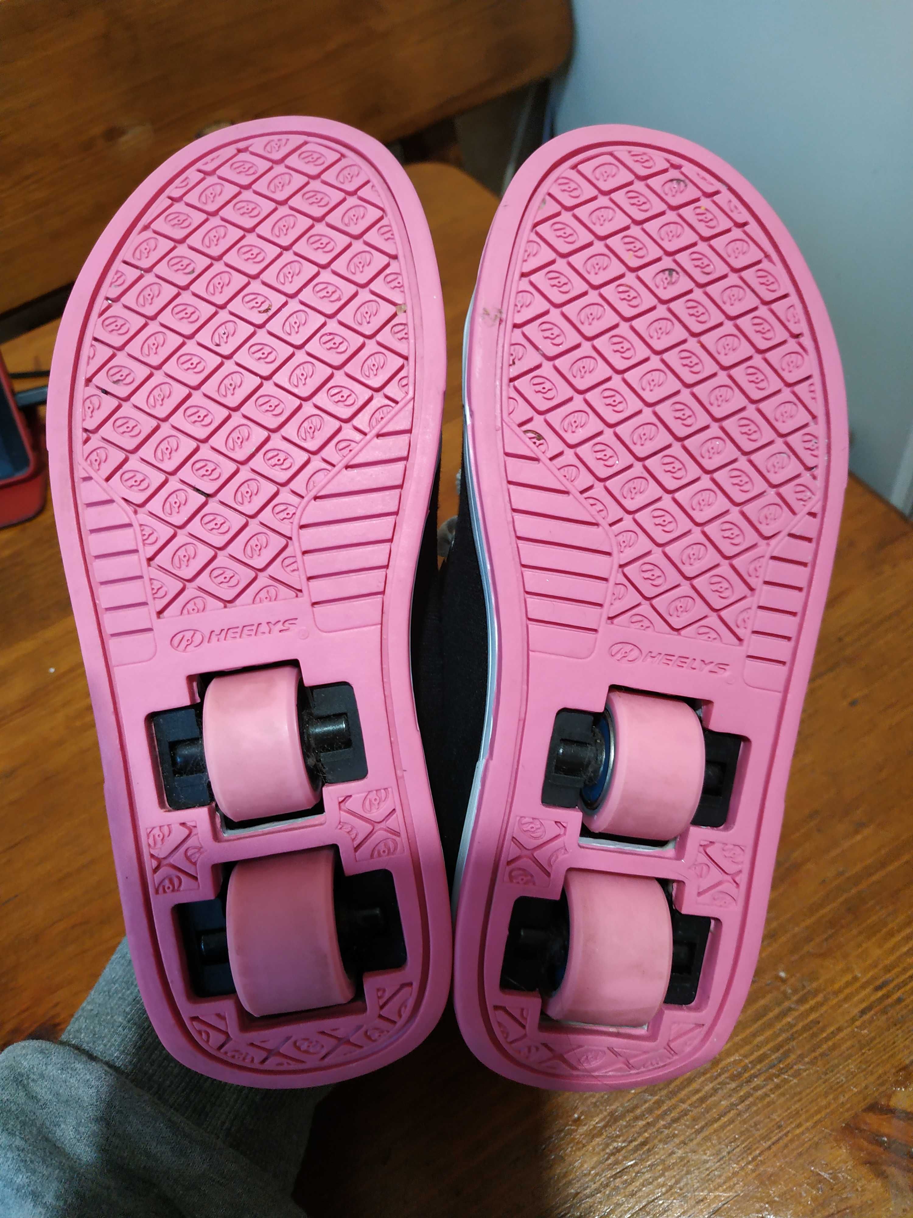 Дитячі чорні з рожевим кросівки ролики,колоботи Хіліси 32 р. 20 см