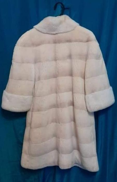 Шубка полушубок из белой натуральной норки для невесты