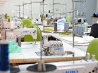 Швейне виробництво приймає замовлення на пошив. Швейный цех фабрика.