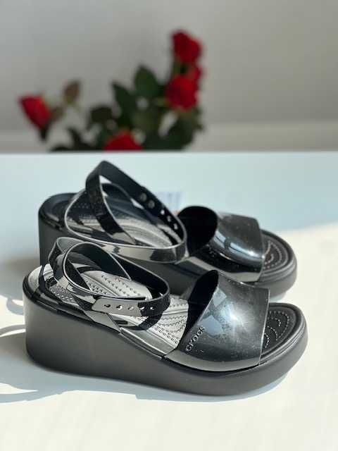 Босоніжки Crocs Brooklyn High Shine Ankle Strap Wedge, W7, W8, W9