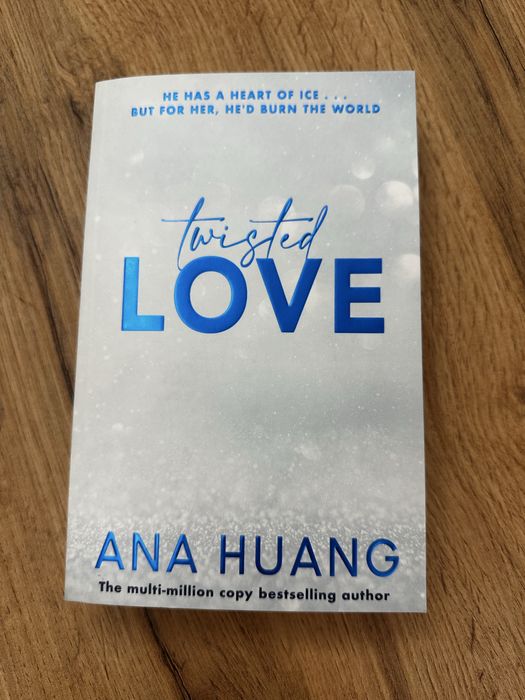 Livro Twisted Love – Ana Huang