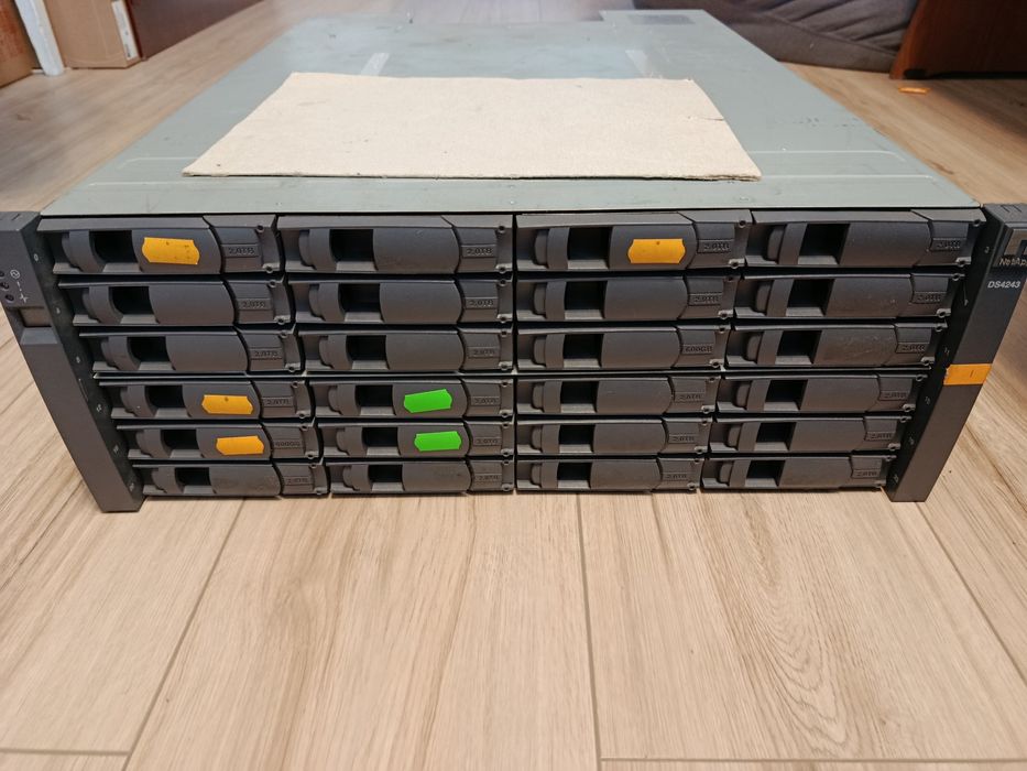 NetApp DS4243 JBOD storage. Дискова полка