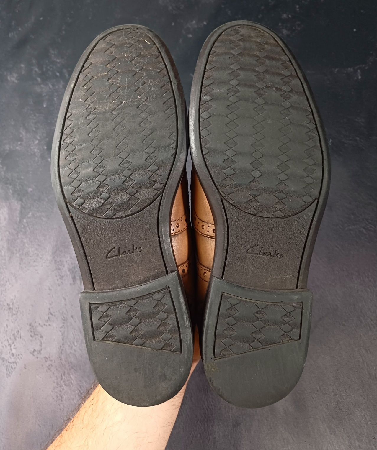 Klasyczne brogsy skórzane Clarks rozmiar 39,5 z ażurowym wzorem
