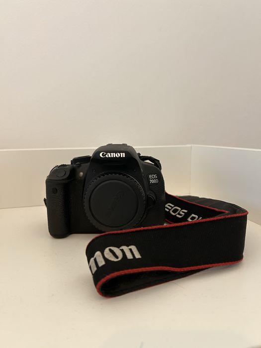 Canon 700D com lente 18-135