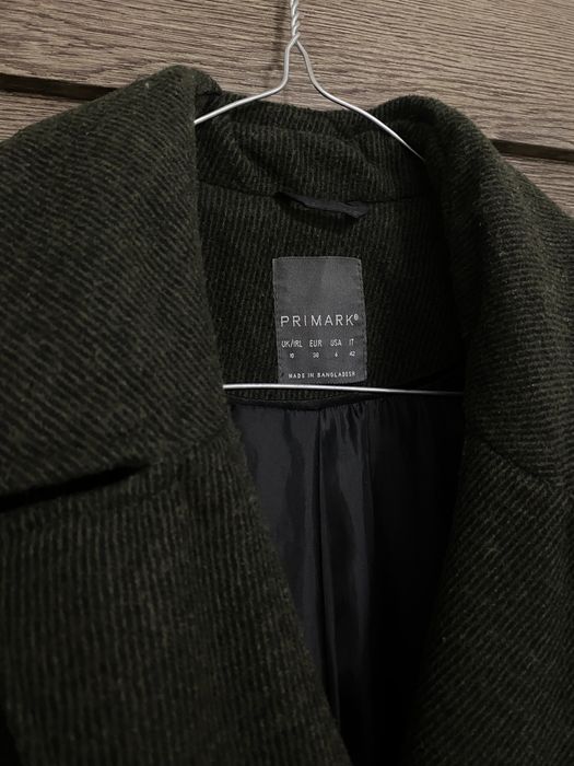 Пальто жіноче кольору хакі