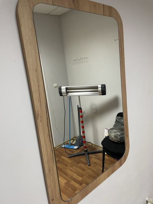 Продаю зеркало. Основание 60*90, зеркало 55*85см.