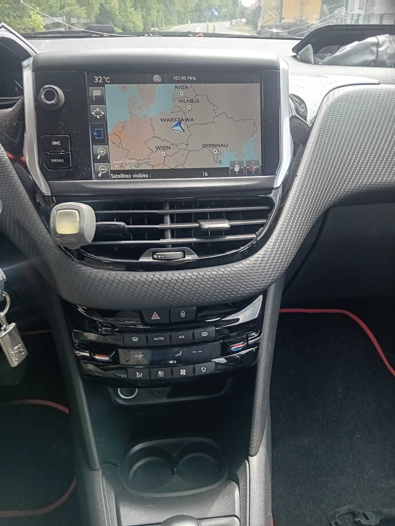 Peugeot 208 1.2 turbo benzyna 2015 r.