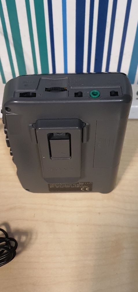 Walkman z radiem FM SONY WM-FX171 z słuchawkami sprawny