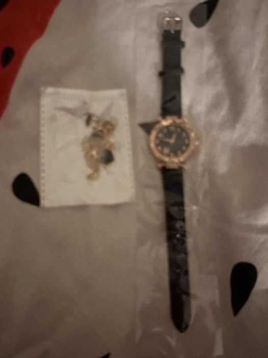 Sprzedam zestaw elegancki zegarek oraz naszyjnik cena za zestaw