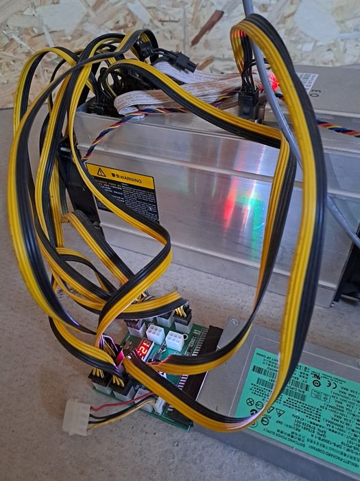 Asicminer L3+ e S9