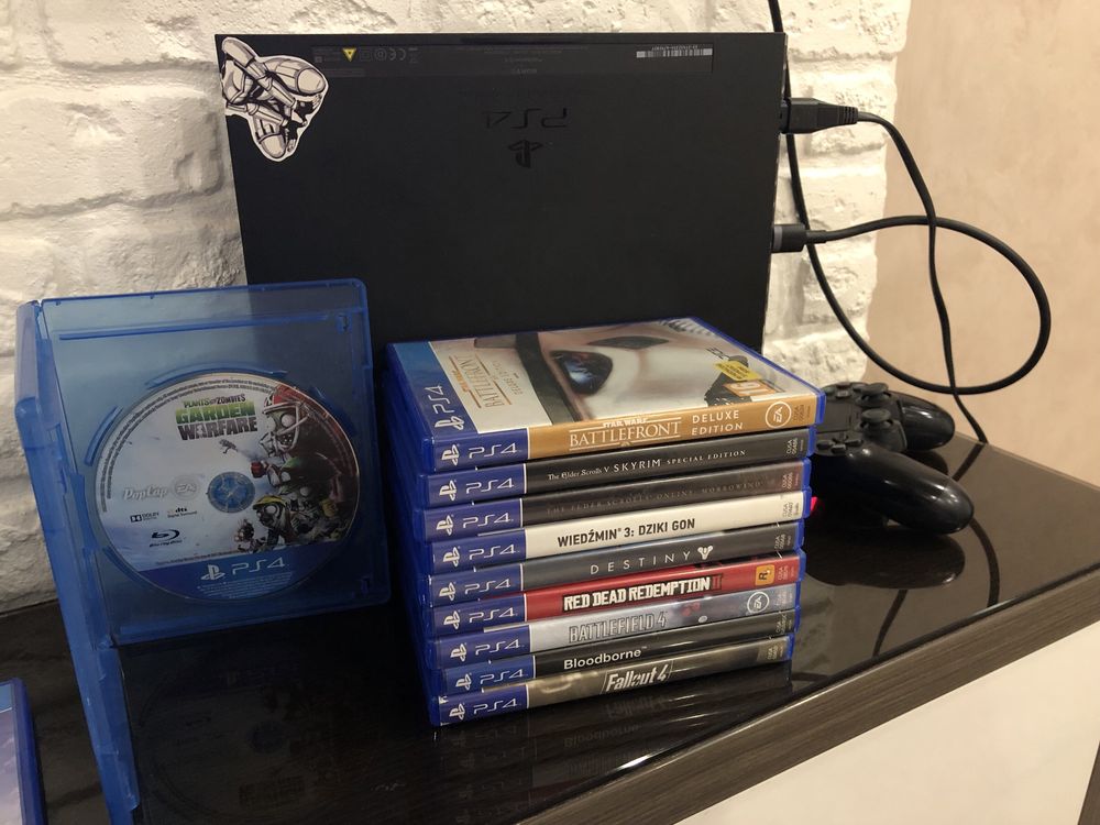 Play Station 4 - 1TB, CUH 1216B