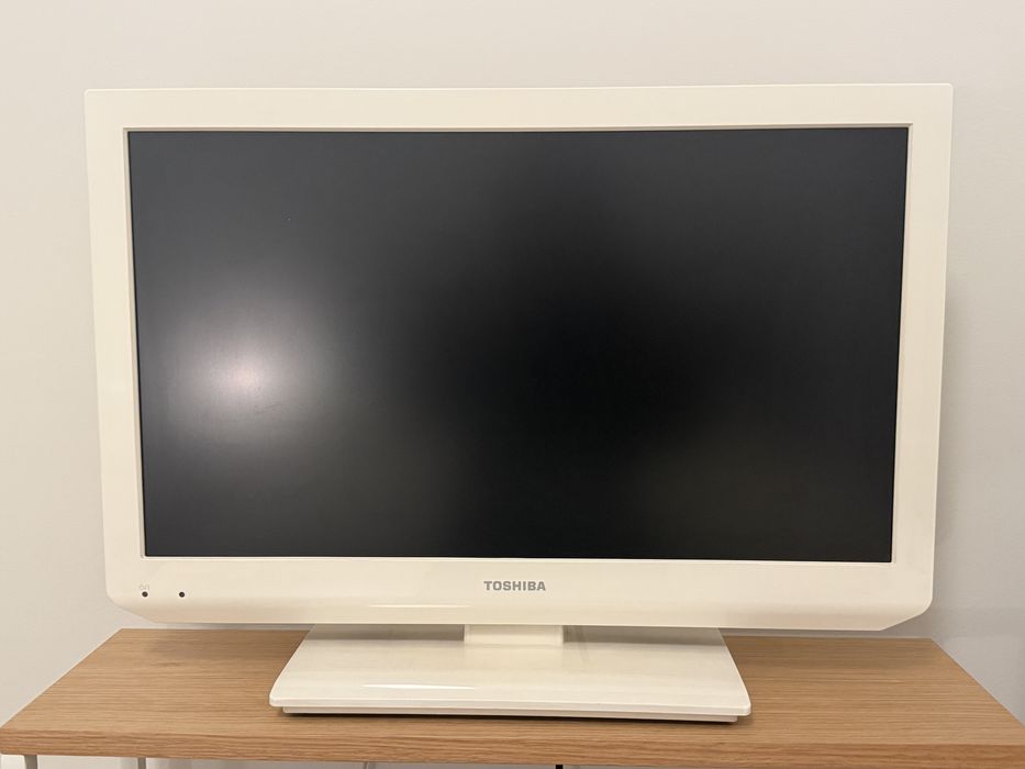TV Toshiba 22’’ branca – com comando + suporte parede + manuais