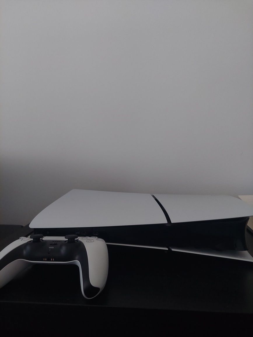 Playstation 5 Slim comprada este mês de agosto de 2025