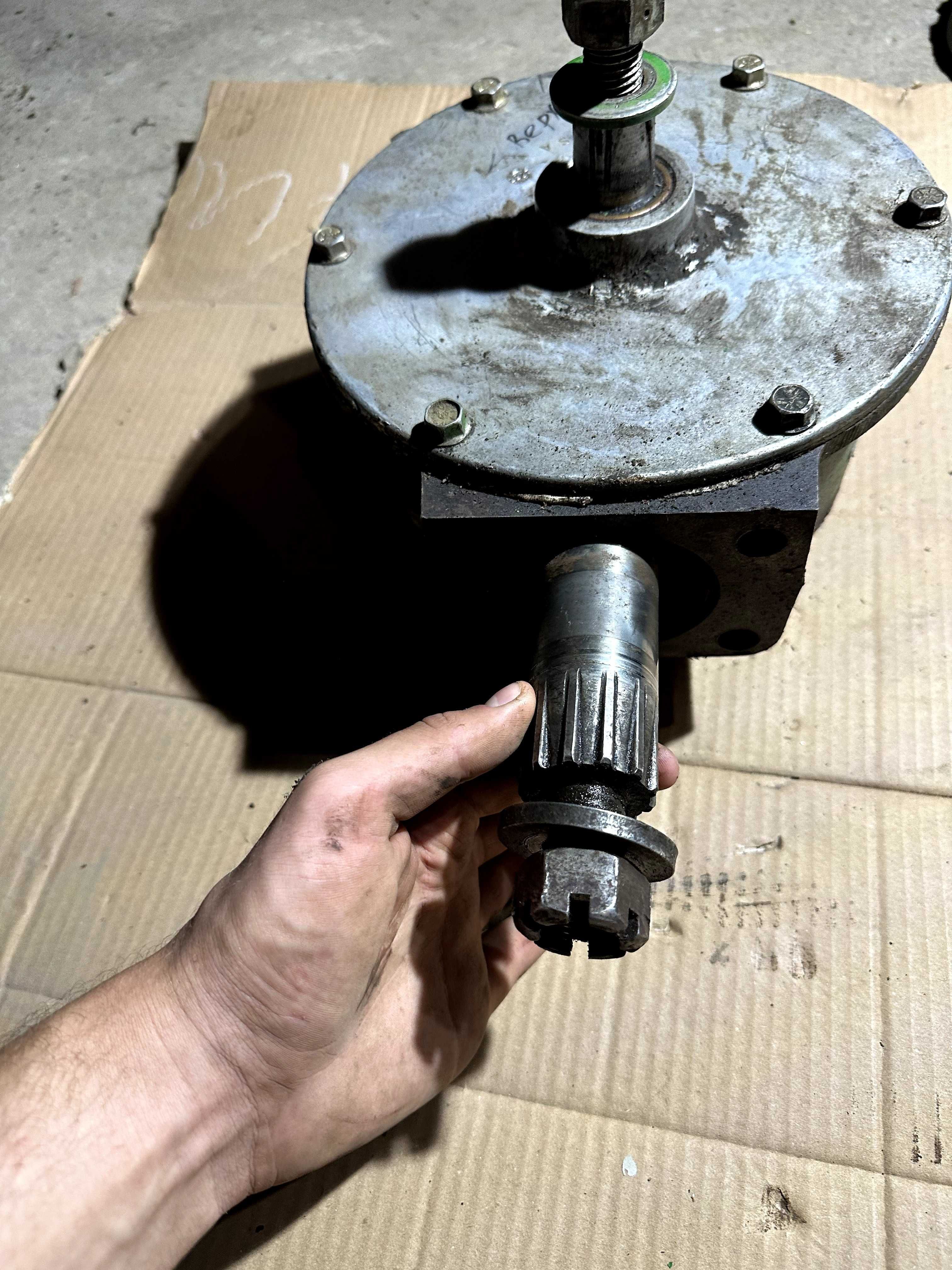 Редуктор привода косы жатки комбайна John Deere E-59259