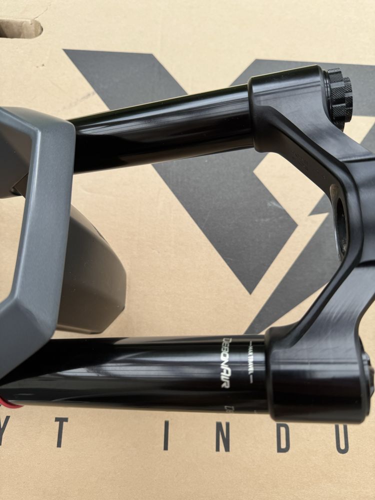 Rock Shox Zeb Ultimate Charger 3.0 160mm 29”