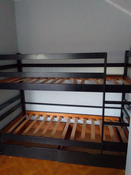 Łóżko piętrowe czarne