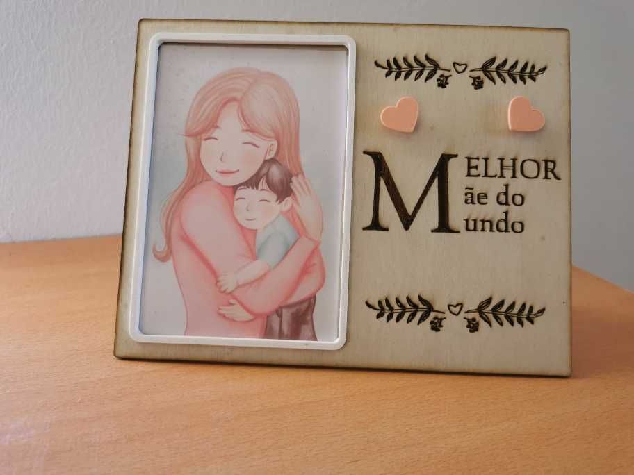 Moldura para fotografia perfeita para oferecer a uma  Mãe.