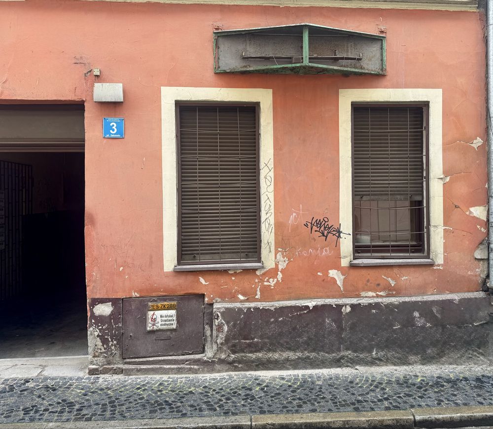 Biuro Lokal Handlowo-Usługowy W Centrum 24m²