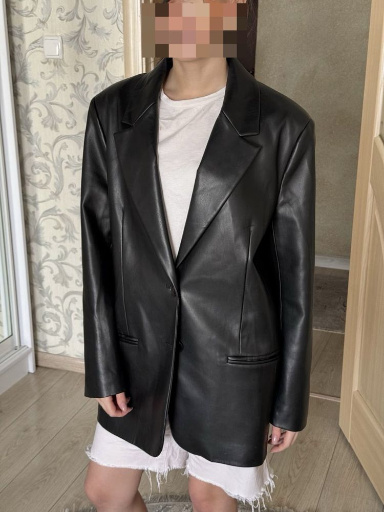 Піджак від ZARA.