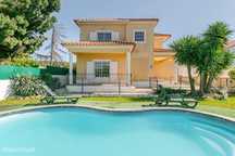 Moradia Rural T4 com Piscina e Jardim — Entre Setúbal e Lisboa