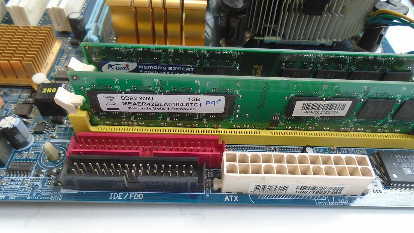 Комплект мат. плата Gigabyte GA-945GZM + процессор + кулер + ОЗУ
