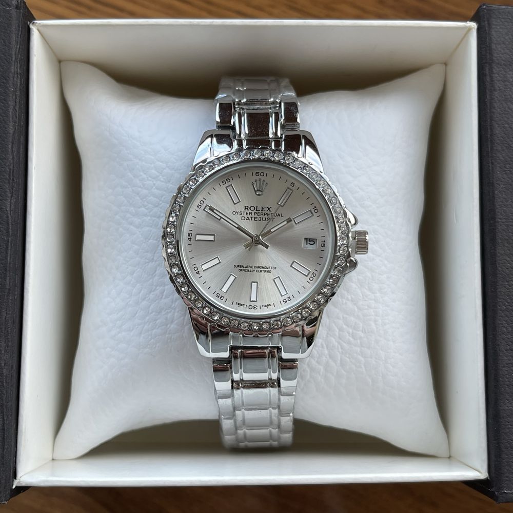 Жіночий годинник Rolex срібного кольору