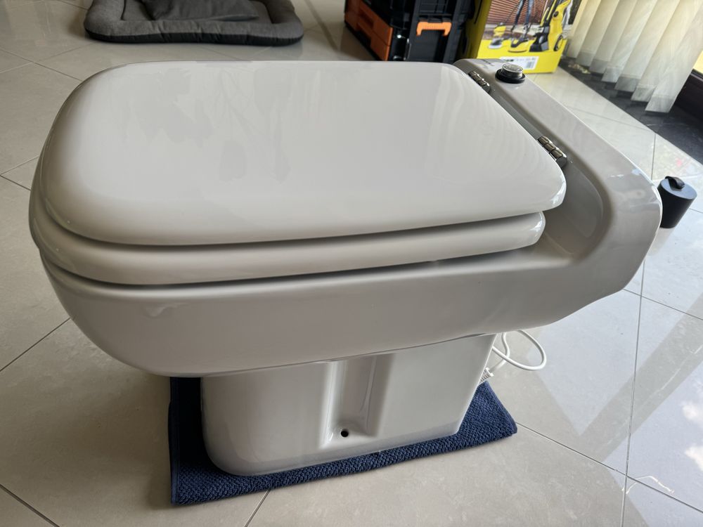 Wc z rozdrabniaczem tecma 230v