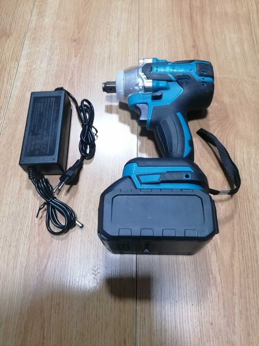 Akumulatorowy klucz udarowy 520Nm 3Ah + ładowarka zestaw