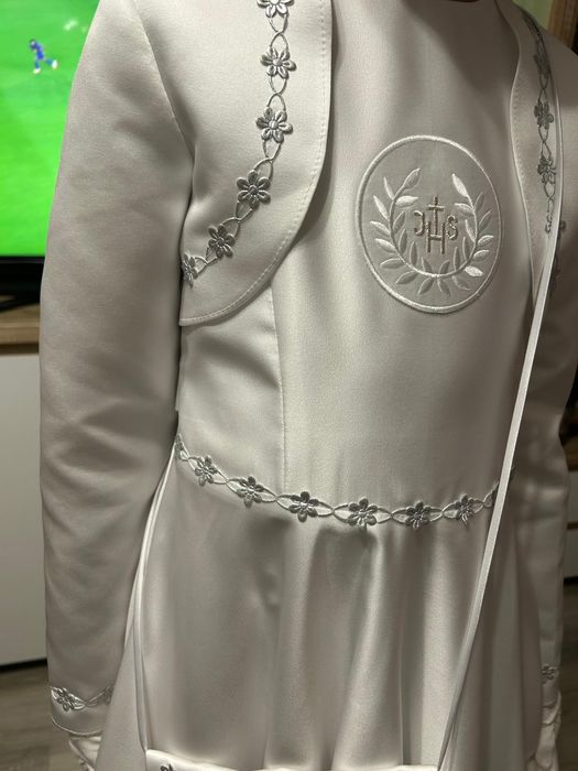 Dziewczęca alba komunijna