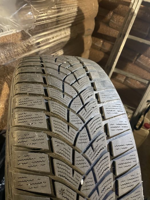 Sprzedam opony zimowe goodyear 205 50 R17