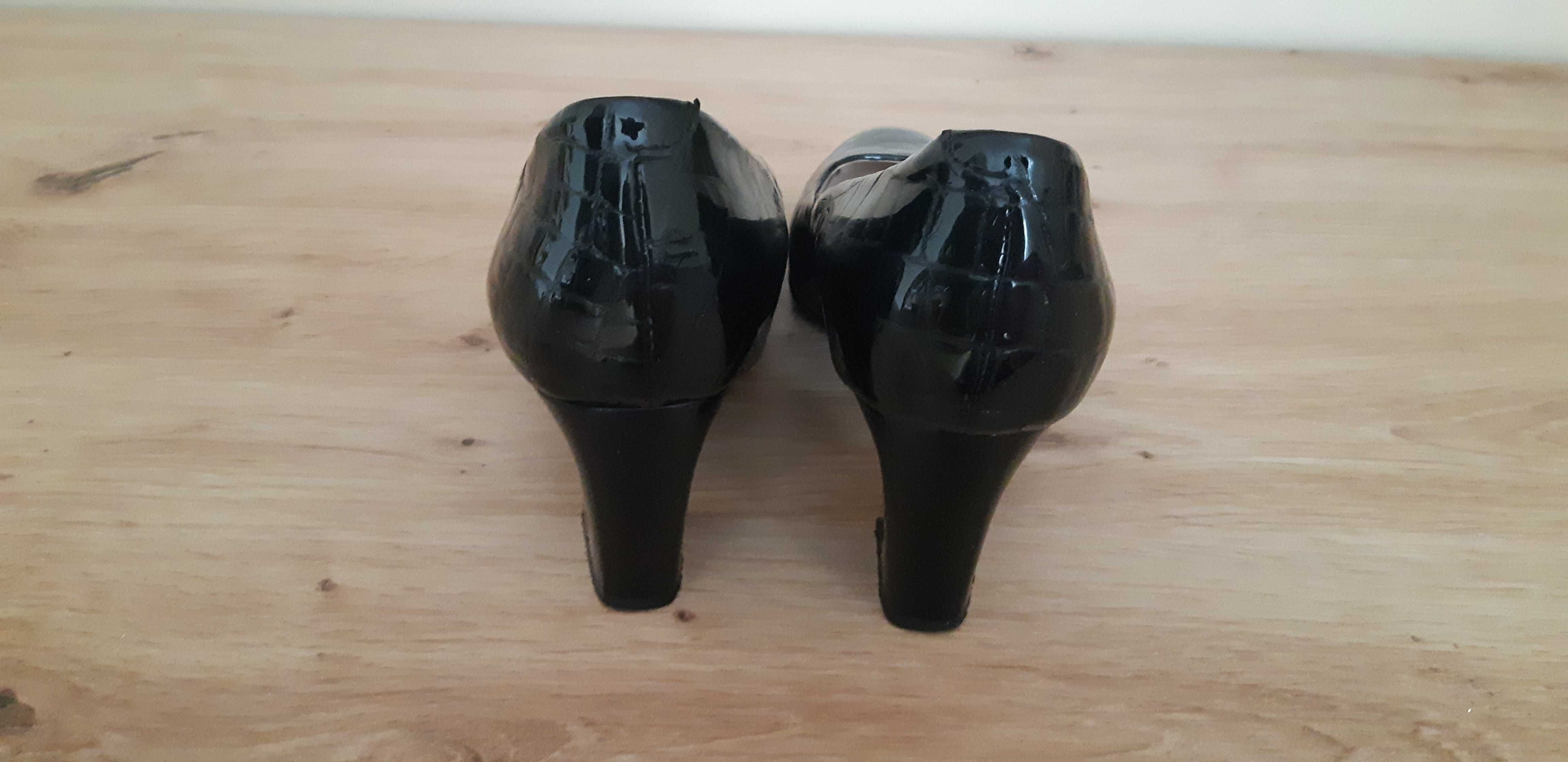 Buty czółenka damskie Solo Femme r. 37 czarne