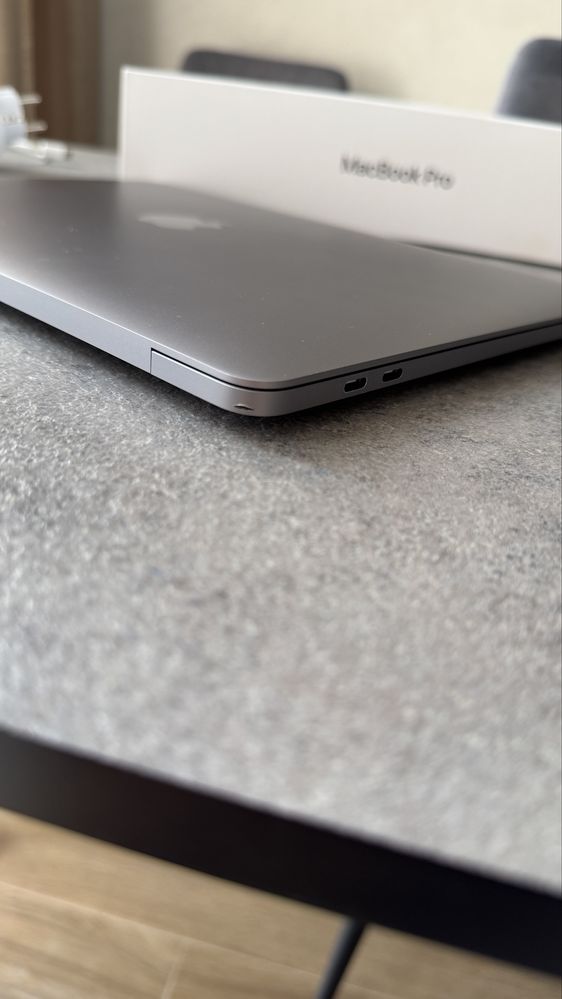 Продам Macbook Pro M1 13 2021 8gb 256 + Magic Mouse2