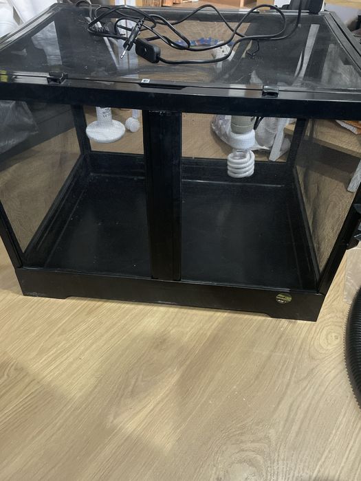 Terrario de 60 cm com luzes e casquilhos