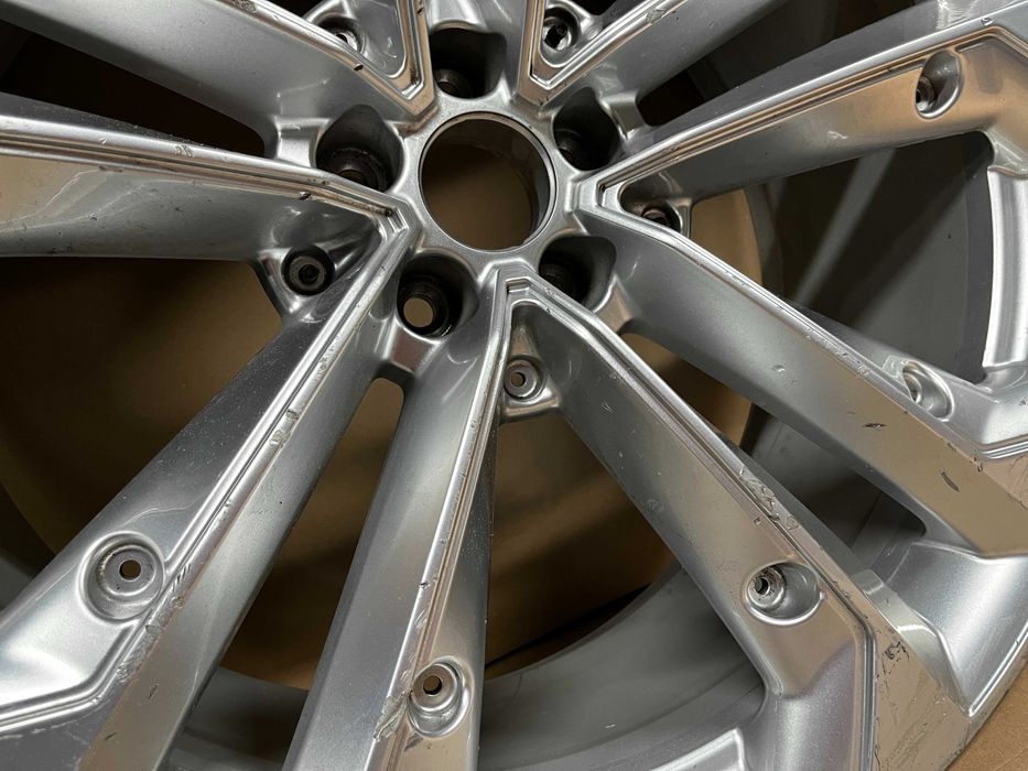 Felga AUDI Q8 SQ8 4M8.601.025AN 10Jx22 ET21 5x112