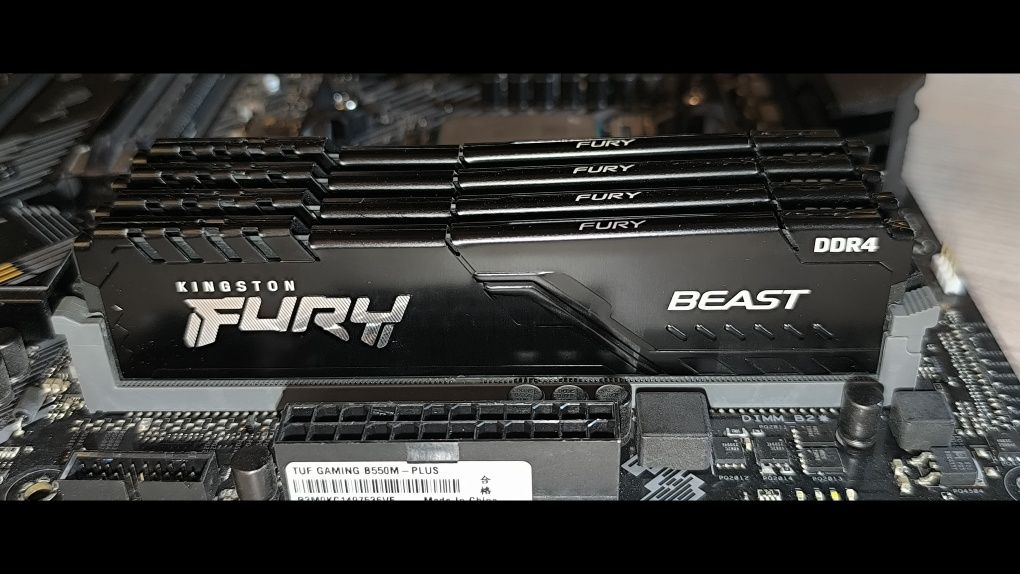 Оперативна Kingston 4x8 3600hz