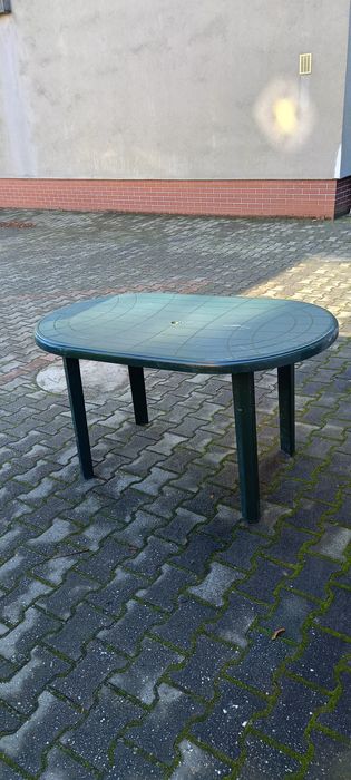 Stół ogrodowy zielony z otworem na parasol