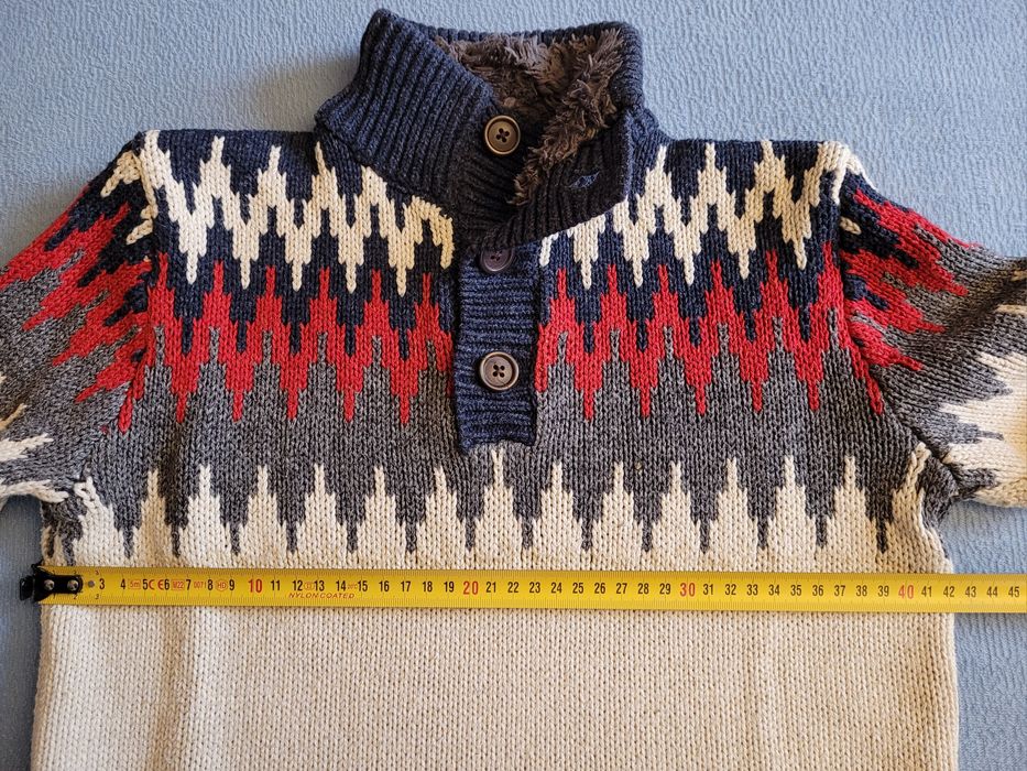 Bardzo ładny, ciepły sweterek chłopięcy rozm. 128/134