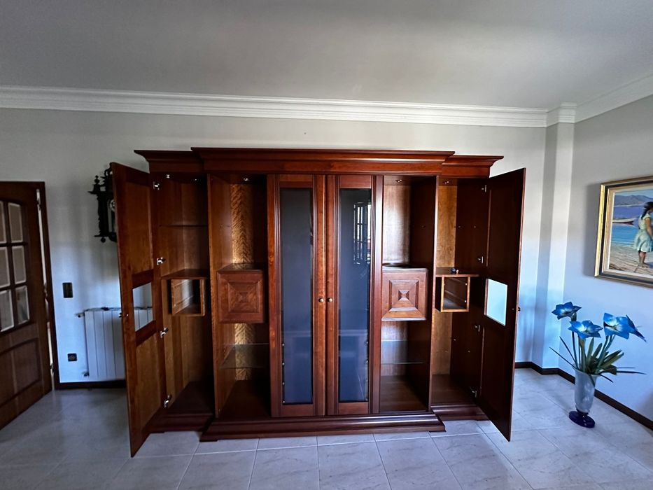 Movel armario de cerejeiro para televisão  260×210 x 46