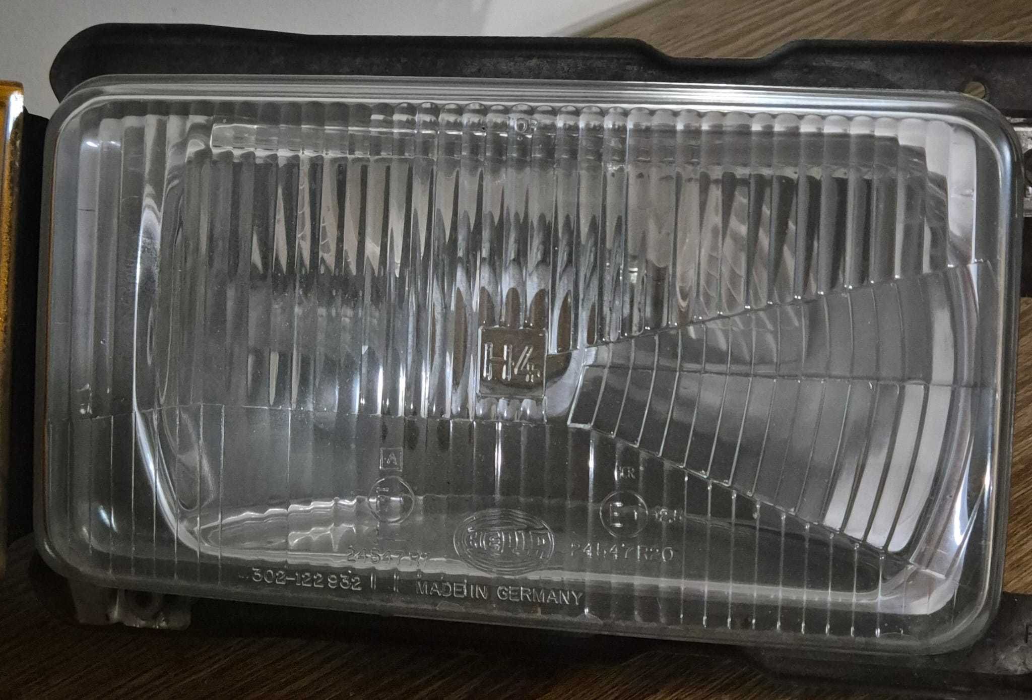 Lampa Przednia Prawa+ Kierunek VW JETTA MK1 (79-84r.) Oryginalna HELLA