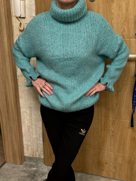 Włoski Sweter golf niebieski Lamiar