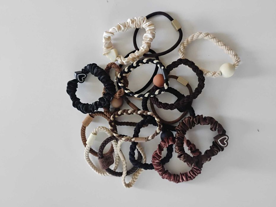 Komplet 20 gumek do włosów w tylu Boho