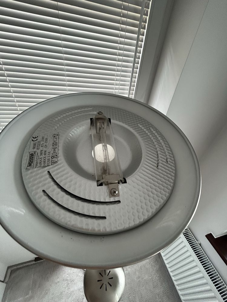 Dwie lampy w jednym.