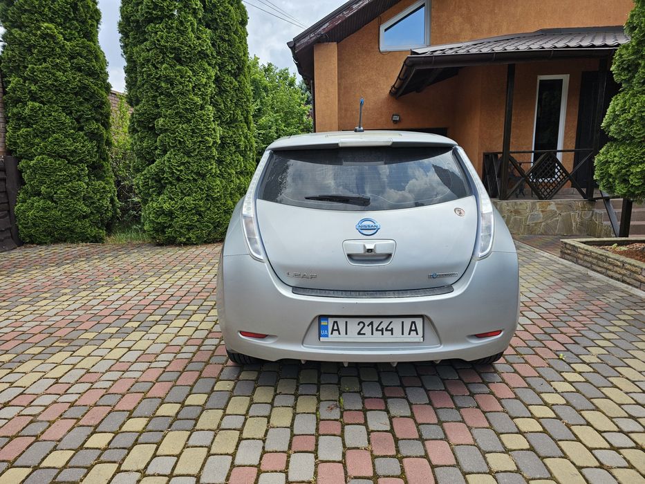 Nissan leaf 2011