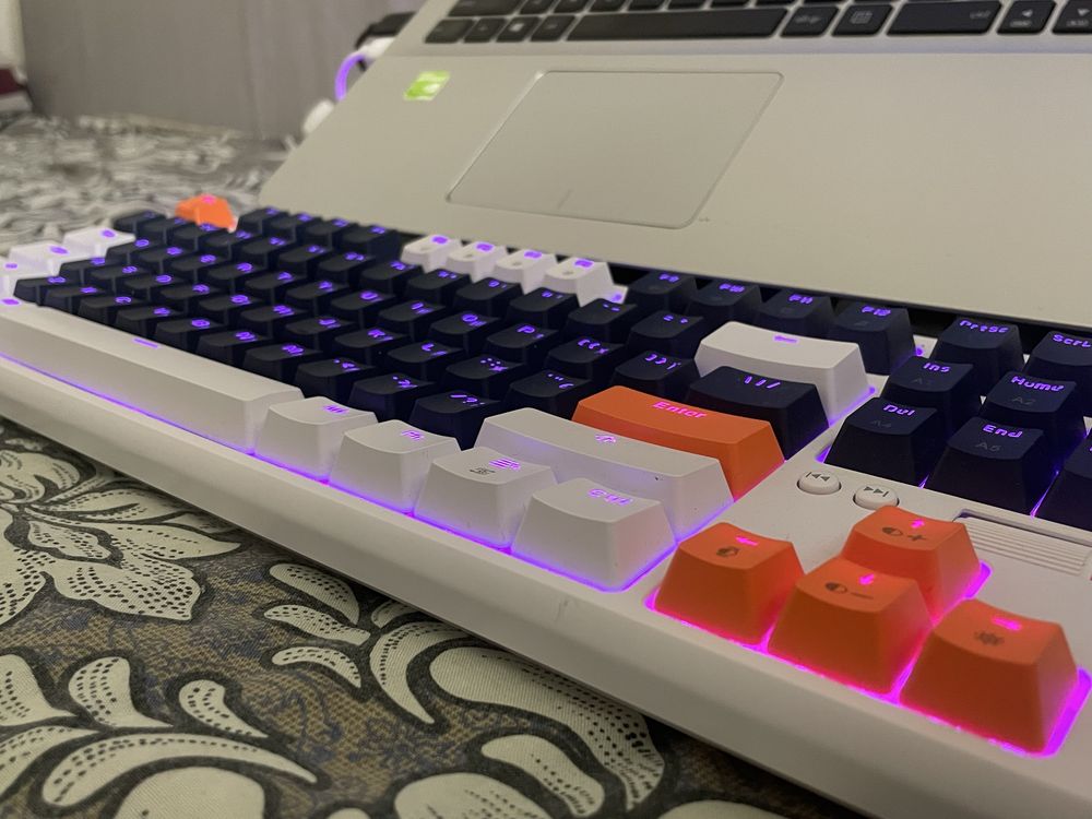 ТОП ! Ноутбук ASUS + клавиатура, мышь и сумка !!!