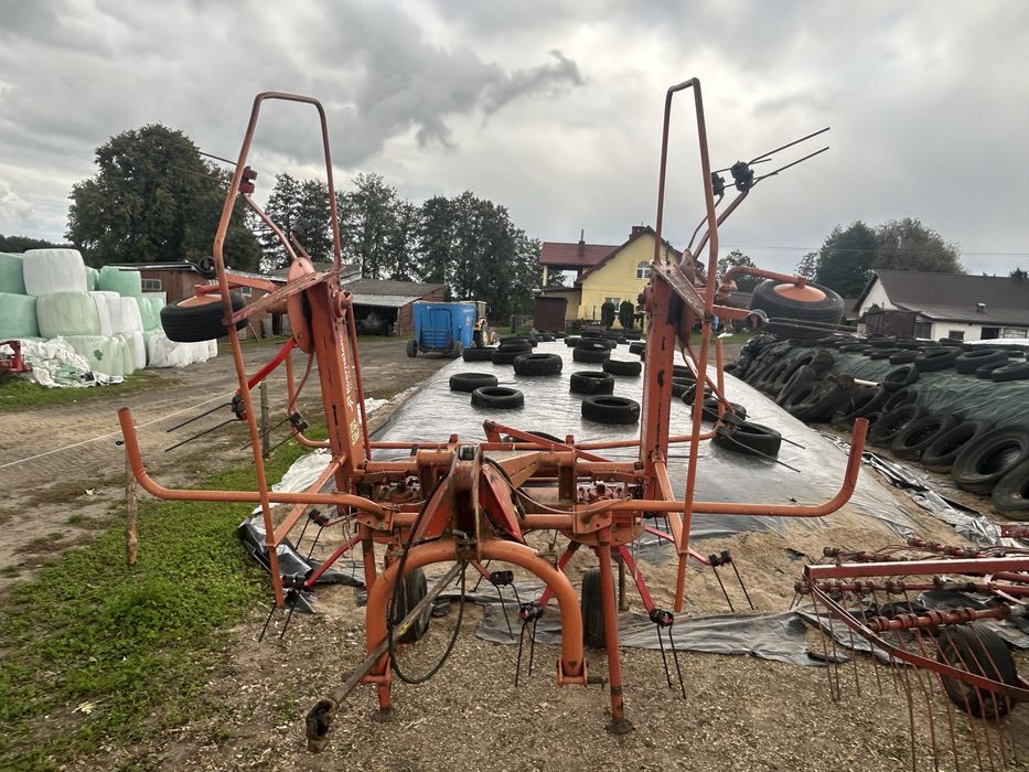 Kverneland TA744 przetrząsacz