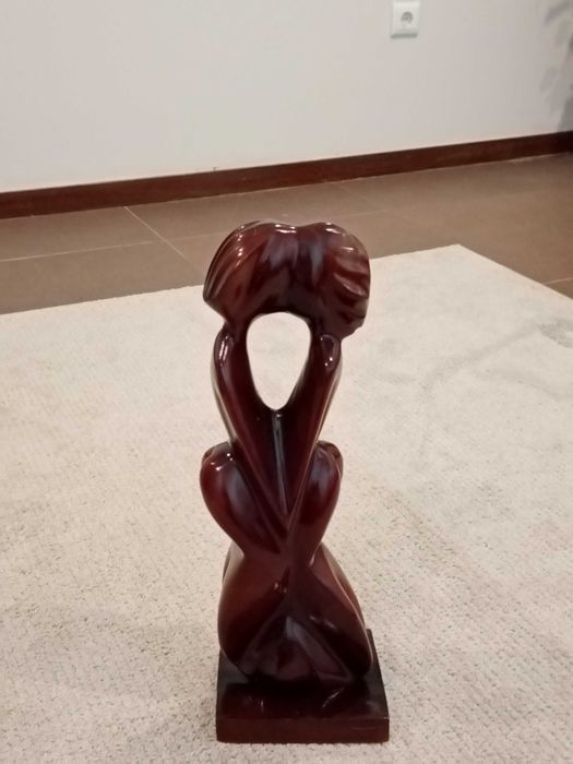 Estátua Decorativa "Dois Corpos" - P/DESOCUPAR!